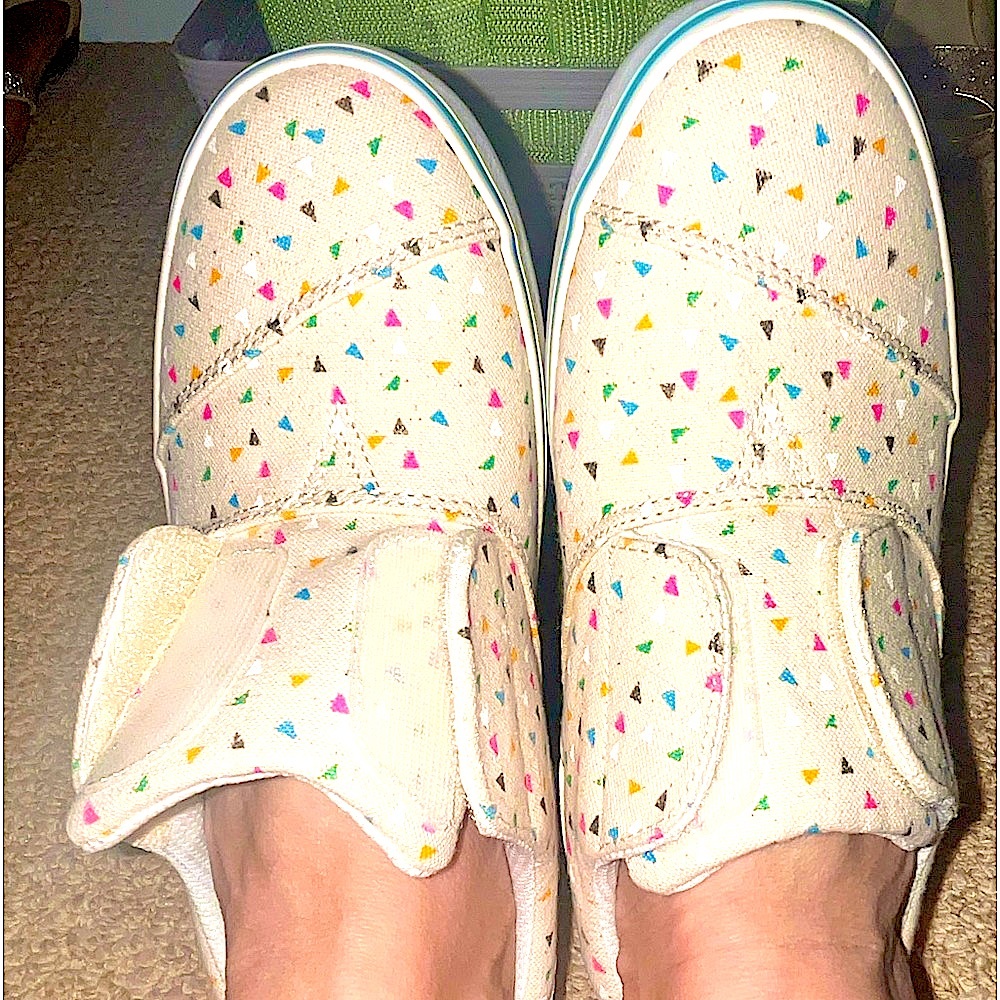 New in Box, Toms size 6 (running very big-fits 7 too) Ladies - multicolored - Picture 8 of 10
